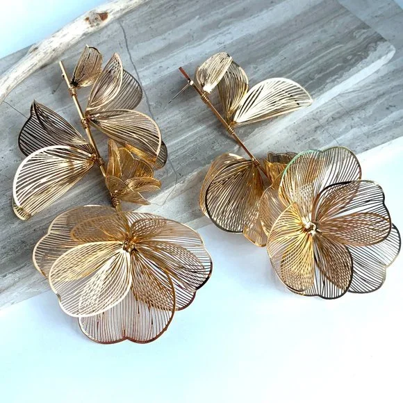 NEW ~ Anthropologie Gold Wire Flower drop Earrings - Picture 8 of 8